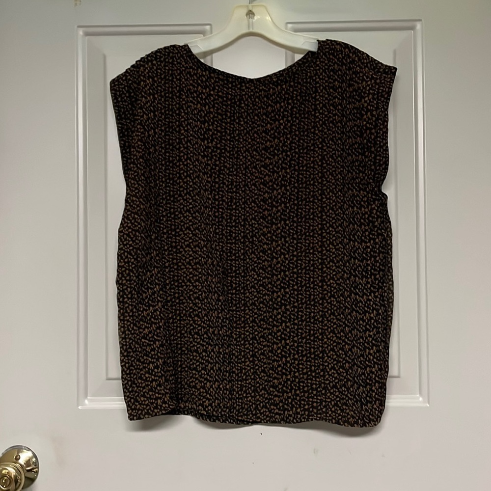❤️Talbots Petite Spotted Sleeveless Blouse - Picture 1 of 6